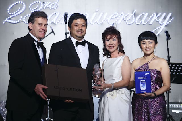 Barrie Goodridge and Florence Fang presenting Ruben Gnanalingam the Entrepreneur Par Excellence award