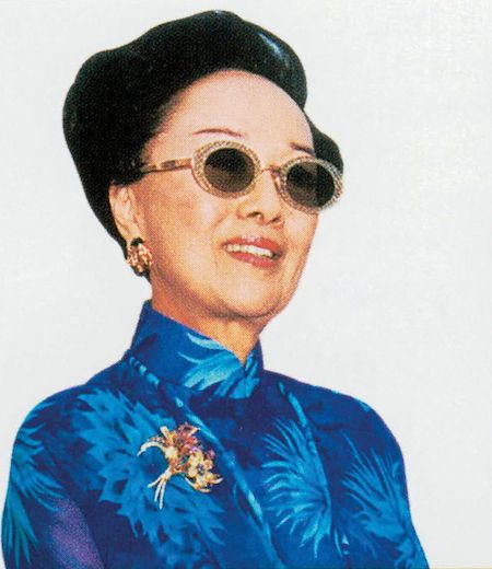 Christina Lee at the Queen Elizabeth II Cup at the Shatin Jockey Club (1999)