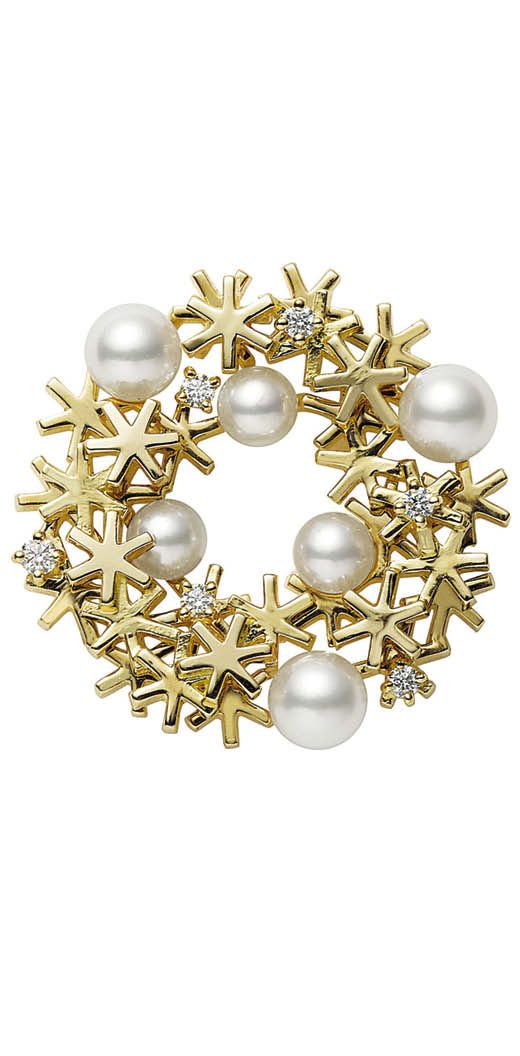 MIKIMOTO Brooch in yellow gold set with Akoya pearls and diamonds. Available at <a href="https://www.mikimoto.com.hk/en/stores/hongkong.html">Mikimoto</a>