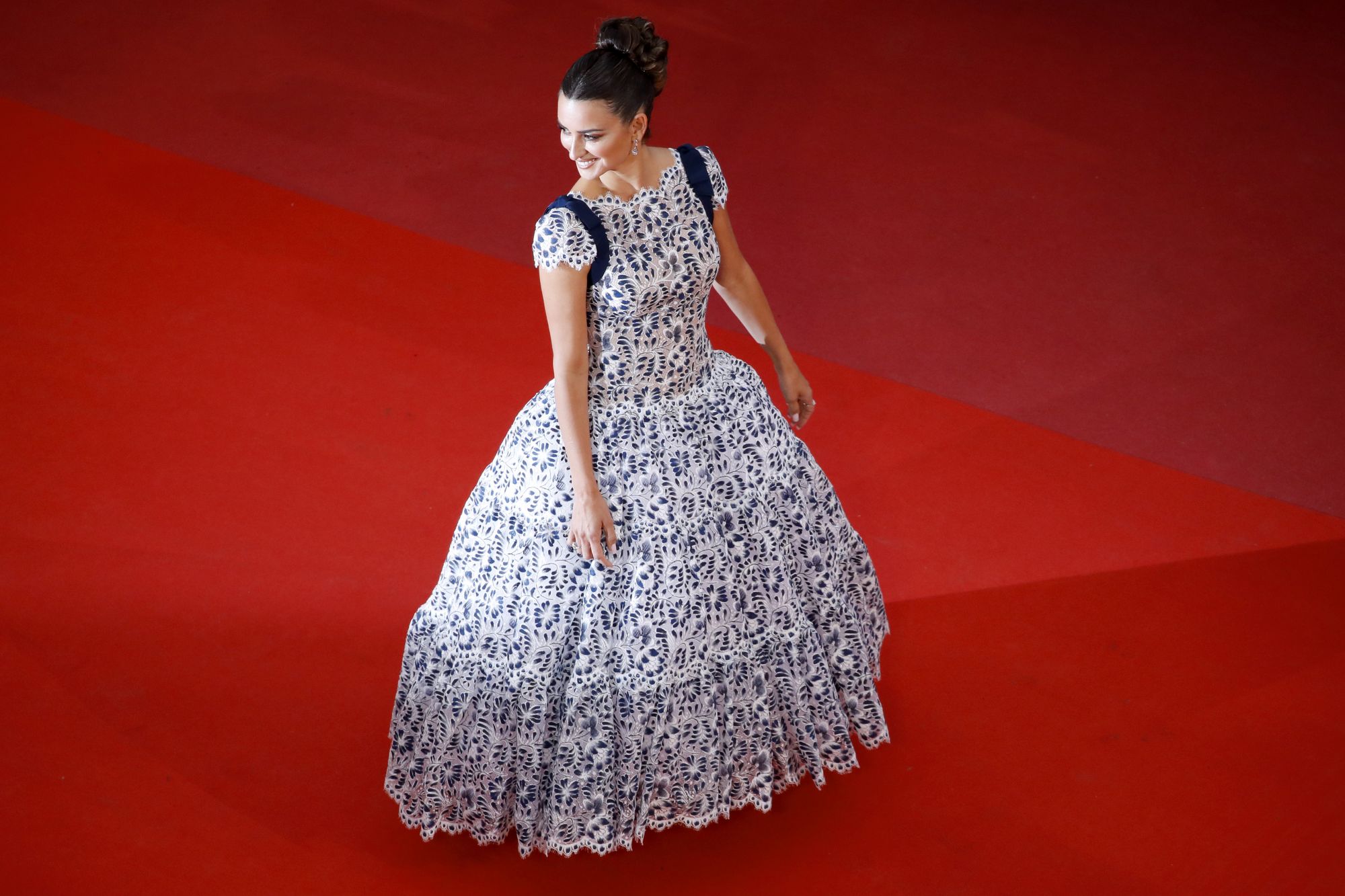 CANNES, FRANCE - MAY 17: Penelope Cruz, wearing Atelier Swarovski Fine Jewelry, attends the screening of "Pain And Glory (Dolor Y Gloria/Douleur Et Gloire)" during the 72nd annual Cannes Film Festival on May 17, 2019 in Cannes, France. (Photo by Pool/2019 Getty Images)