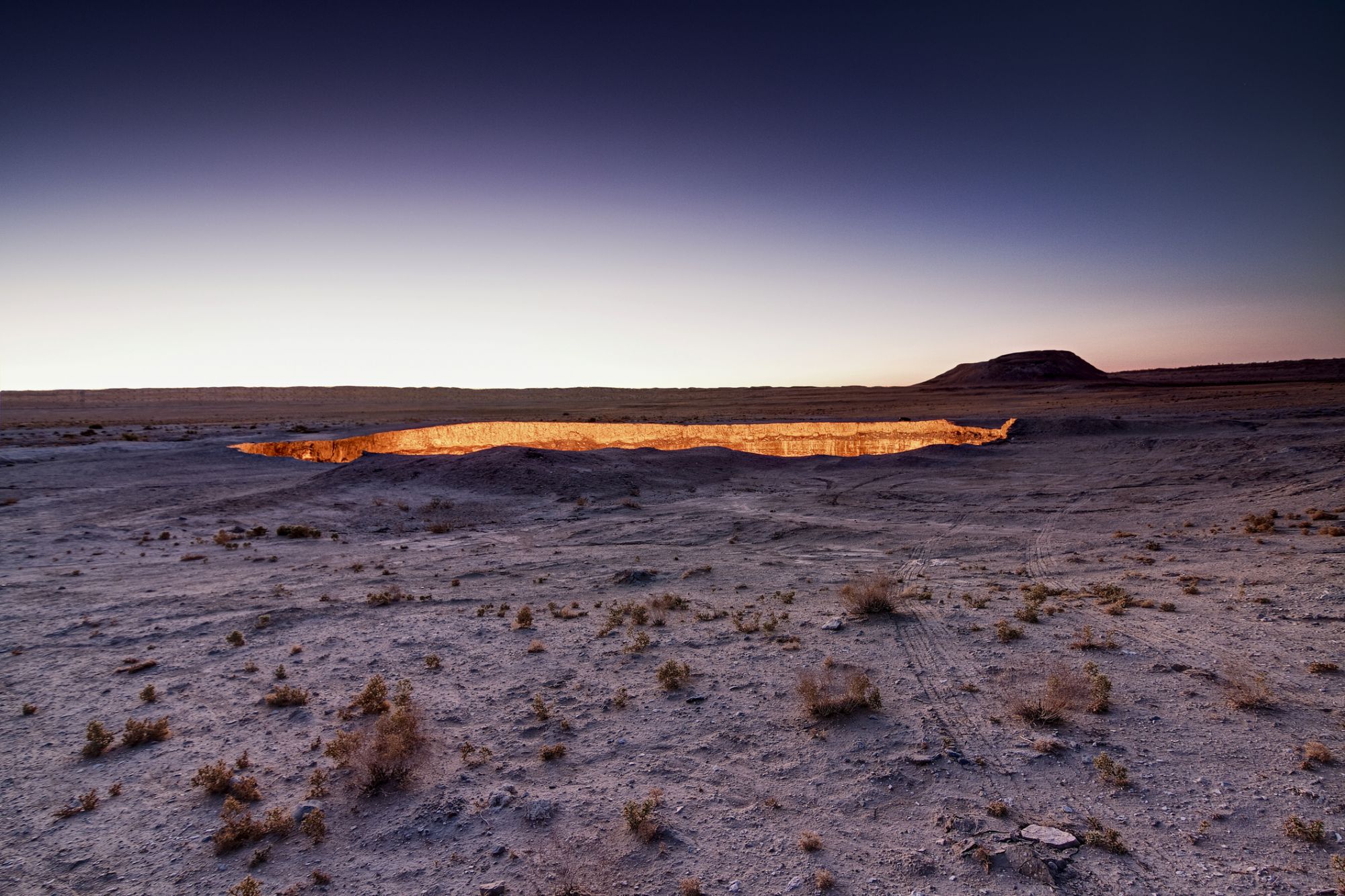 Fire crater, gas crater, Door to Hell Darvaza crater, Derweze or Darvaza, Karakum Desert, Dasoguz Province, Turkmenistan