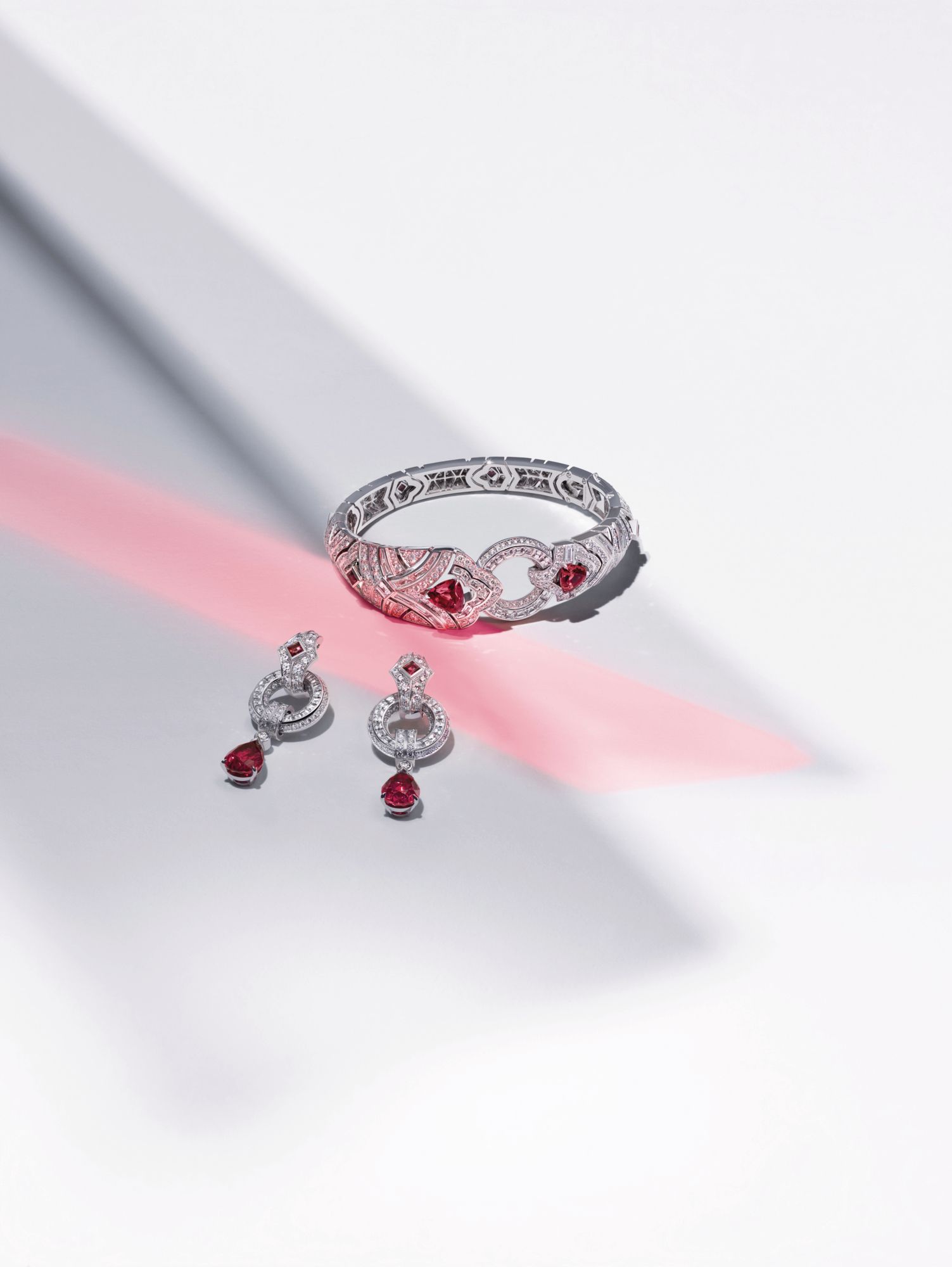 Bracelet and earrings in white gold set with spinels and diamonds from The Riders of the Knights collection by Louis Vuitton