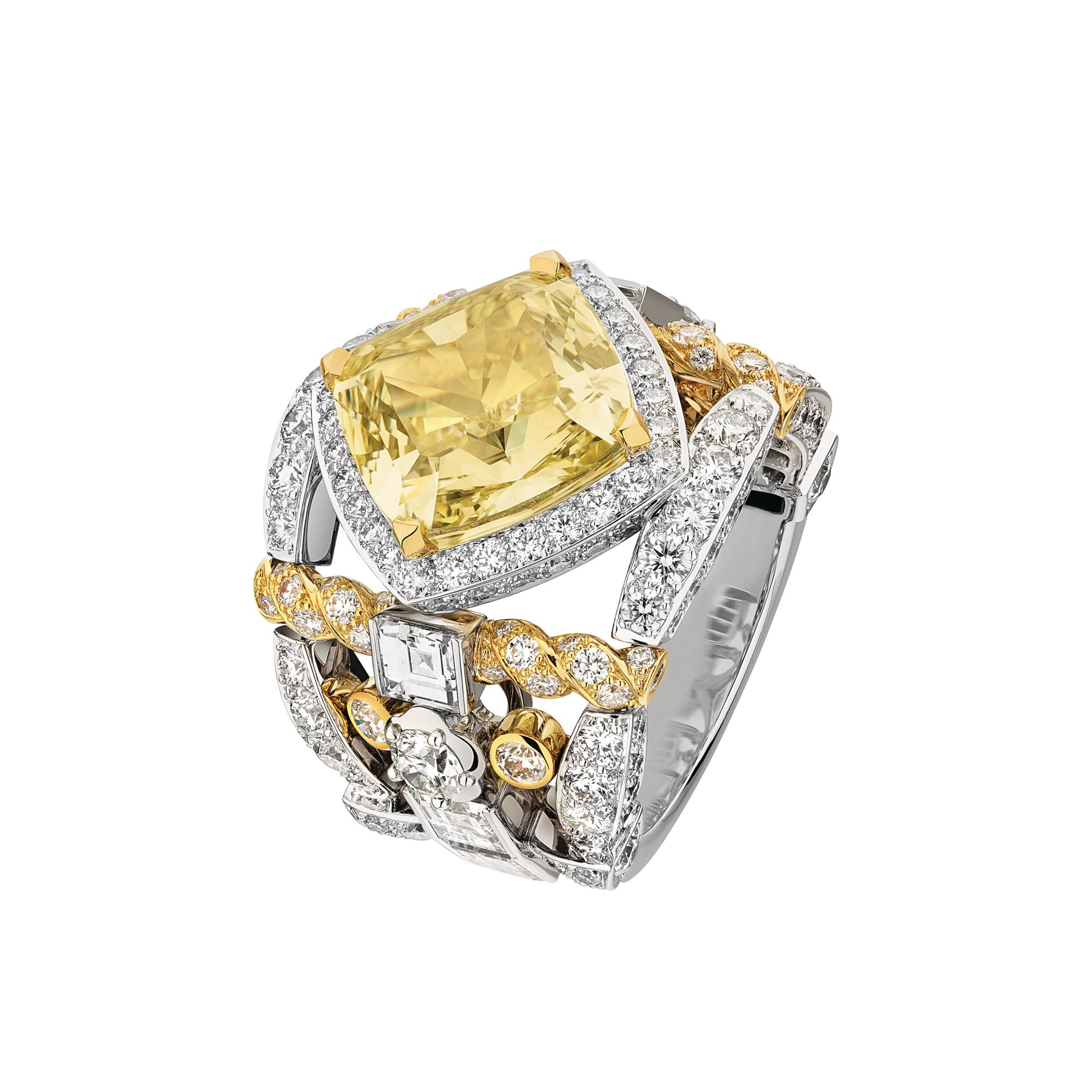 Tweed D’Été ring in white and yellow gold set with diamonds by Chanel