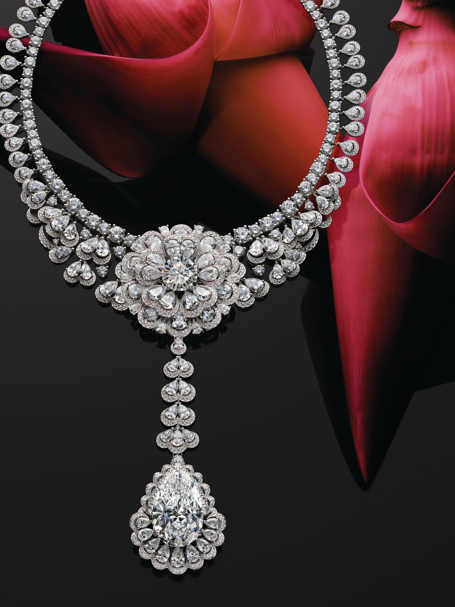 Chopard Queen of Kalahari necklace in white gold set with diamonds