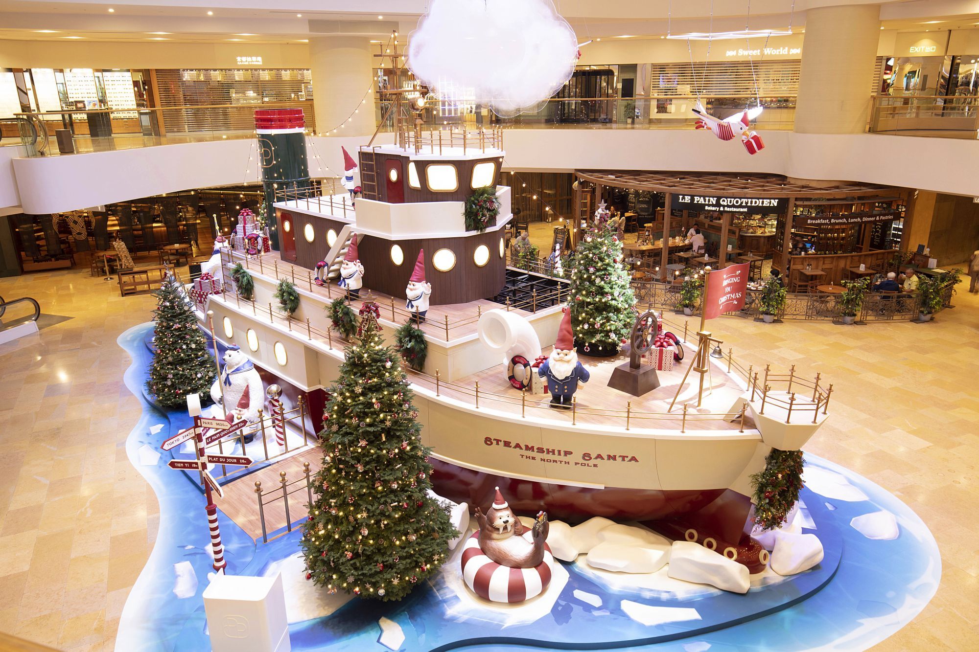 Santa’s Cabin, Pacific Place