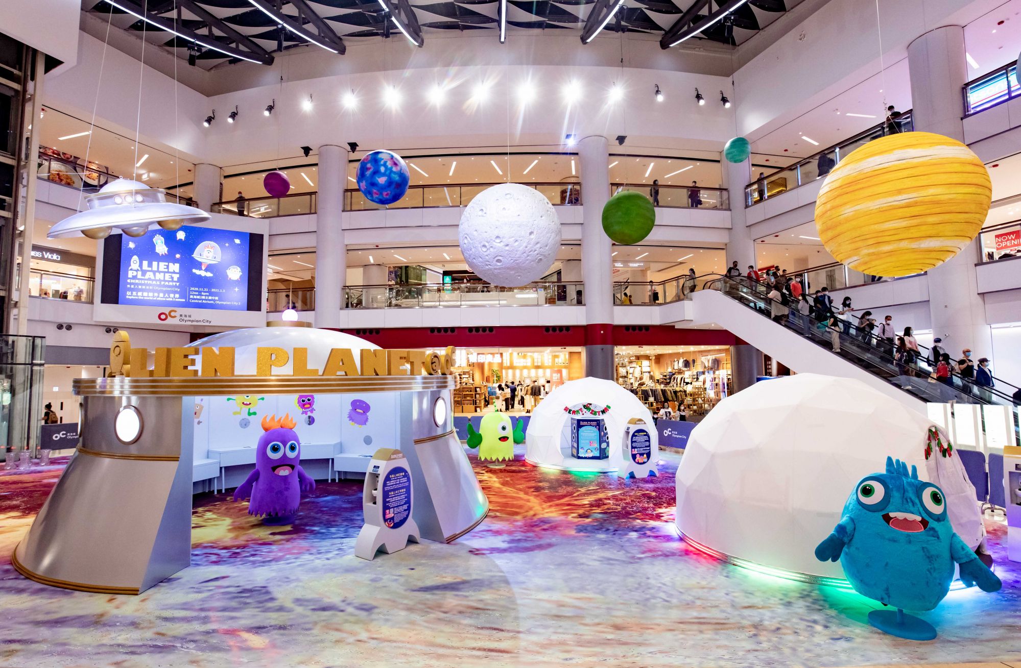 Alien Planet Christmas Party, Olympian City