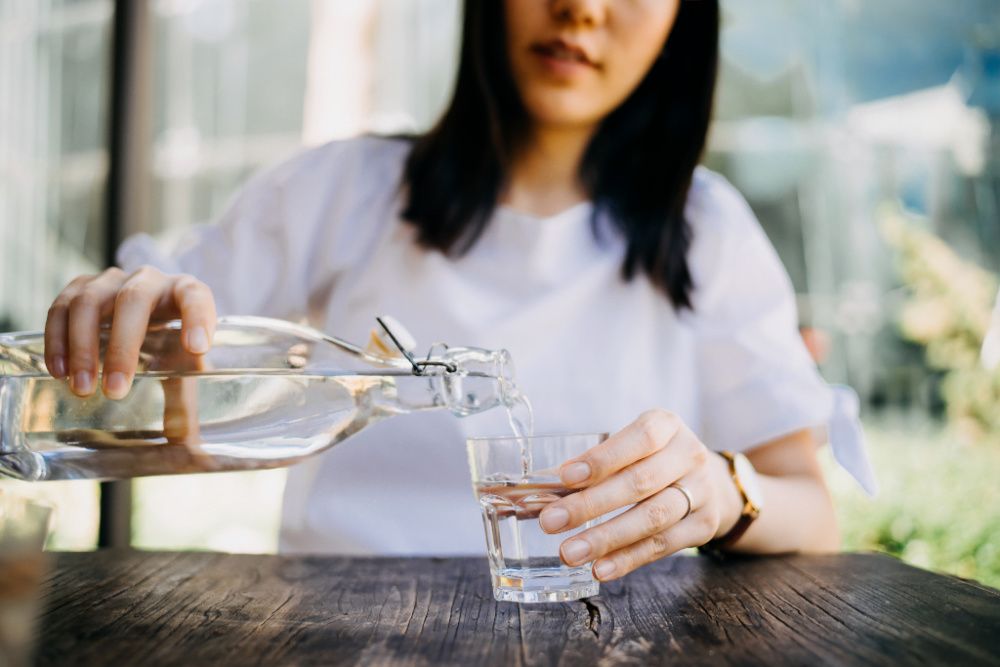 How to build good habits, like drinking more water, into your daily routine (photo: Getty Images)