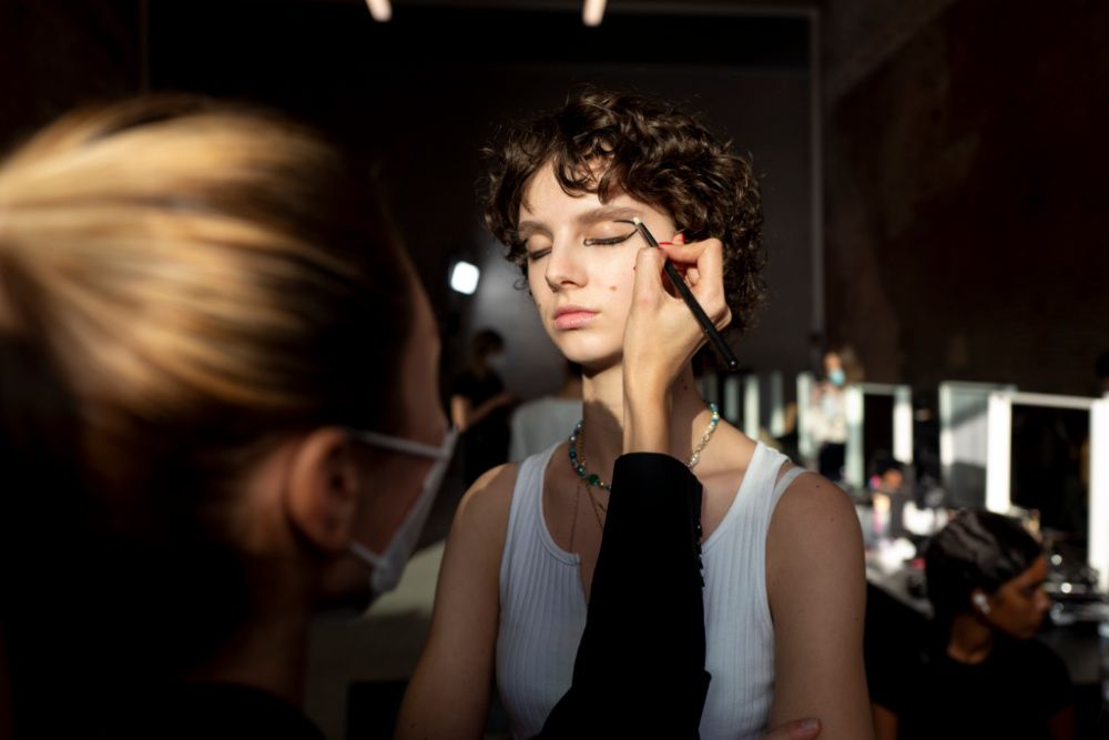 Graphic eyeliner backstage at the Philosophy By Lorenzo Serafini show at Milan Fashion Week (Photo by Kristy Sparow/Getty Images)