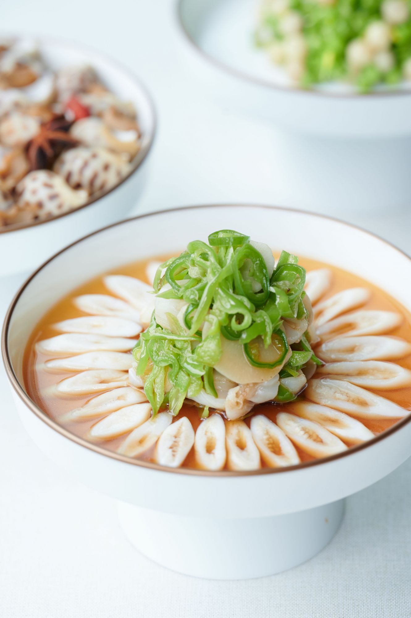 Razor clams with Yunnan chilli (Photo: Courtesy of Wing)