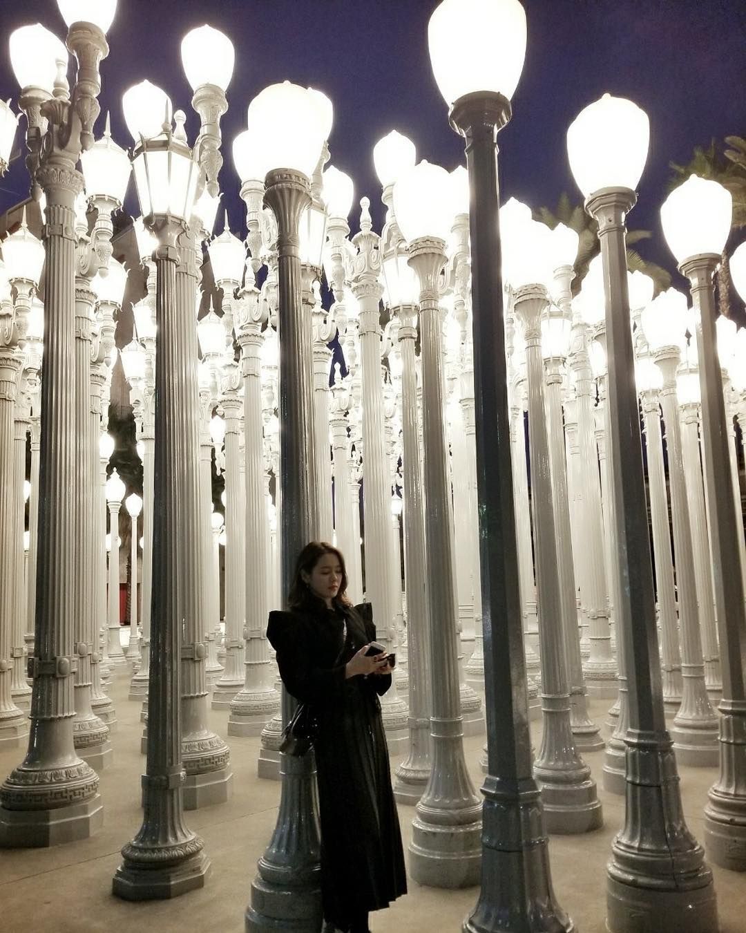 Son wearing an all-black attire (Photo: @yejinhand/Instagram)
