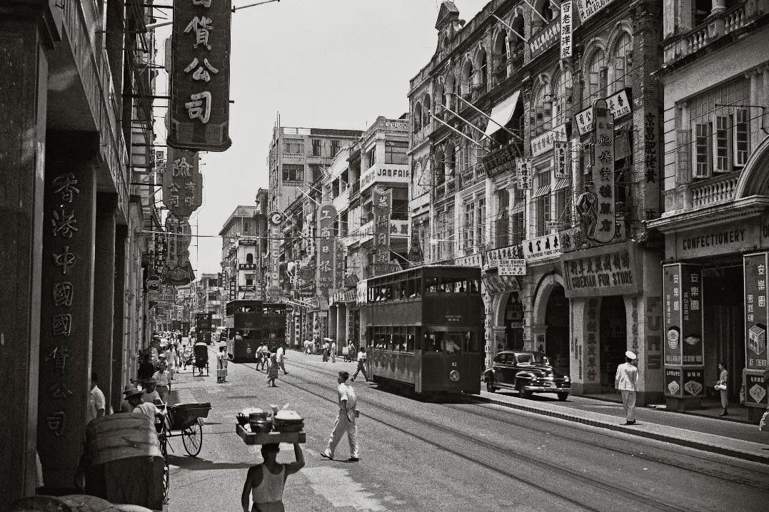 A Hong Kong tram on Des Voeux Road just west of Pedder Street, Hong Kong, 1950s. (Photo: Lee Fook Chee, © The Estate of Lee Fook Chee. Courtesy of Sino Group)