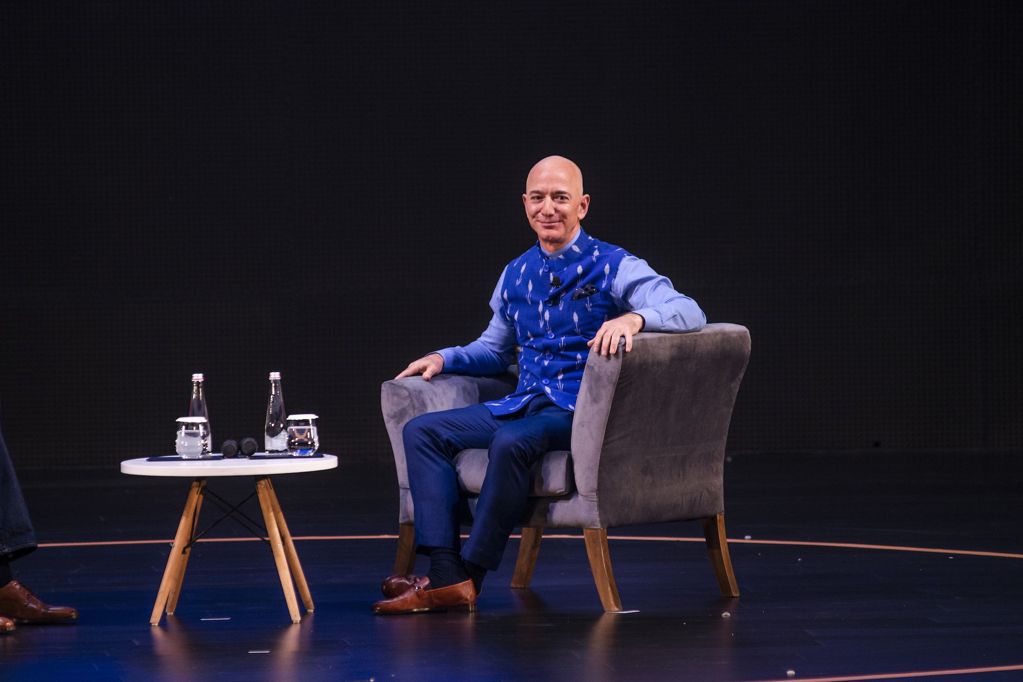 NEW DELHI, INDIA - JANUARY 16: Amazon CEO Jeff Bezos interacts with entrepreneurs at the Amazon's annual Smbhav event at Jawahar Lal Nehru Stadium, on January 16, 2020 in New Delhi, India. (Photo by Pradeep Gaur/Mint via Getty Images)