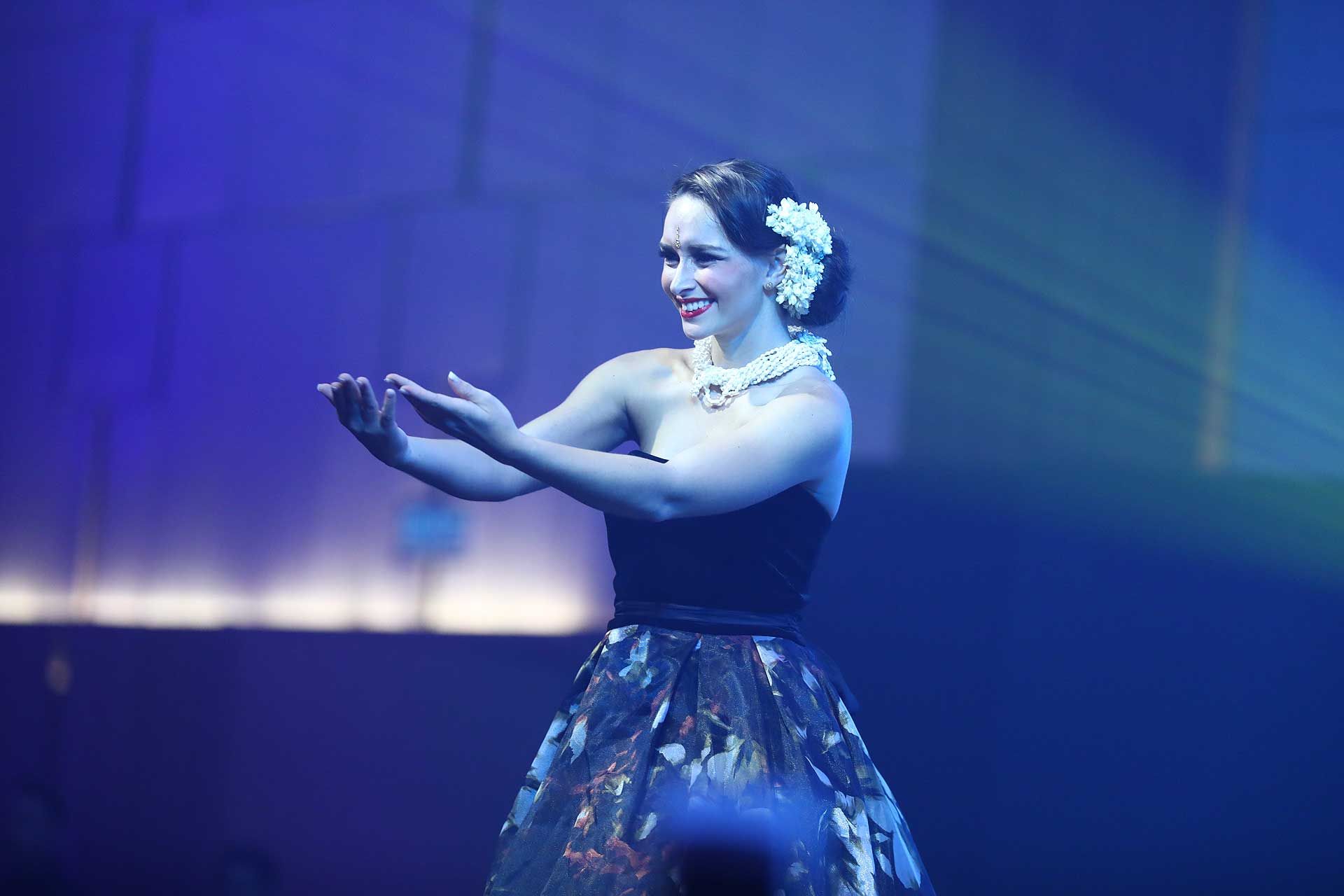 Miss Hawaii International, Guinevere Davenport, put on a special luau performance at the couple's fourth and final reception in Setia City Convention Centre.