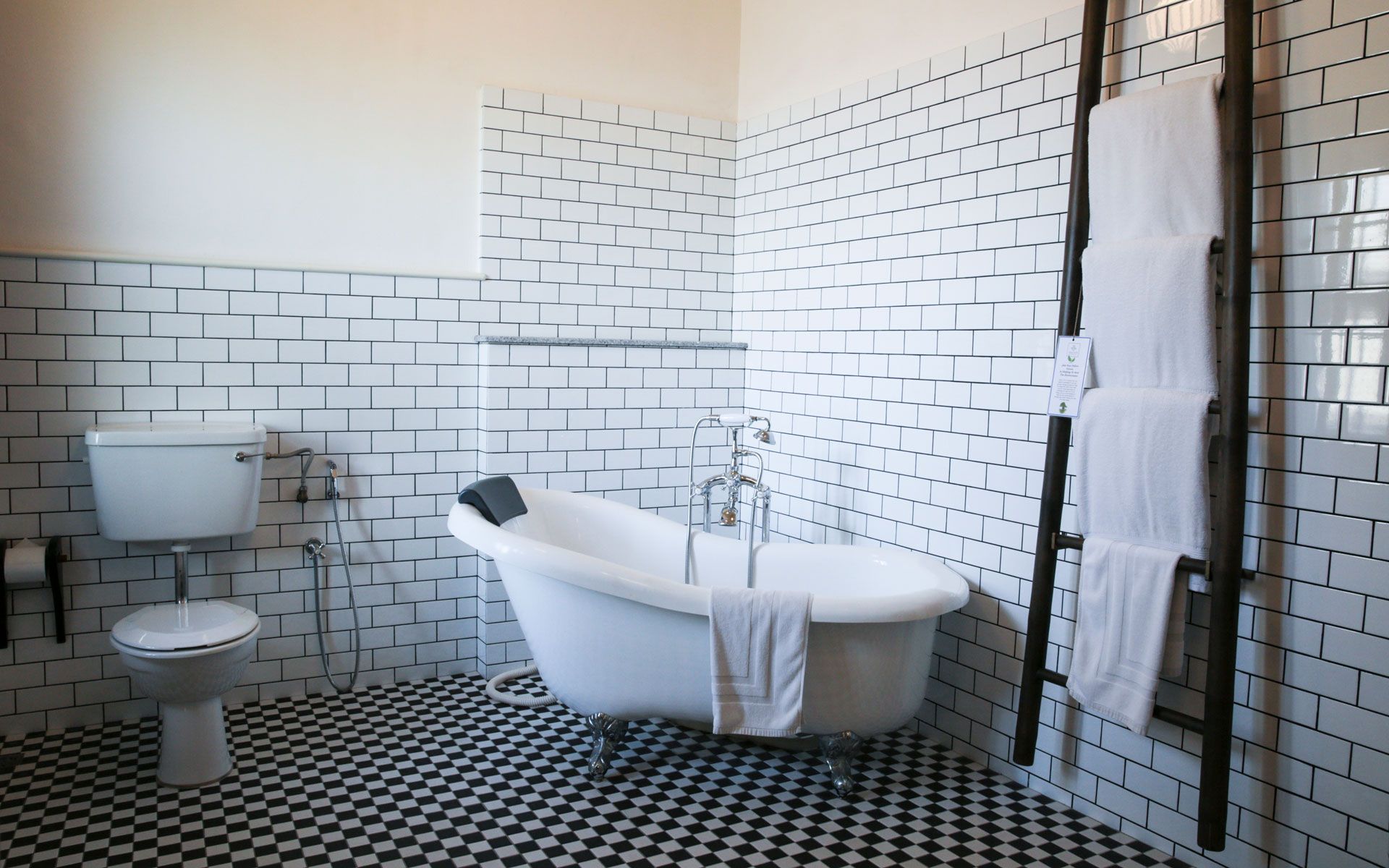 The bathroom connected to the Han Suites.