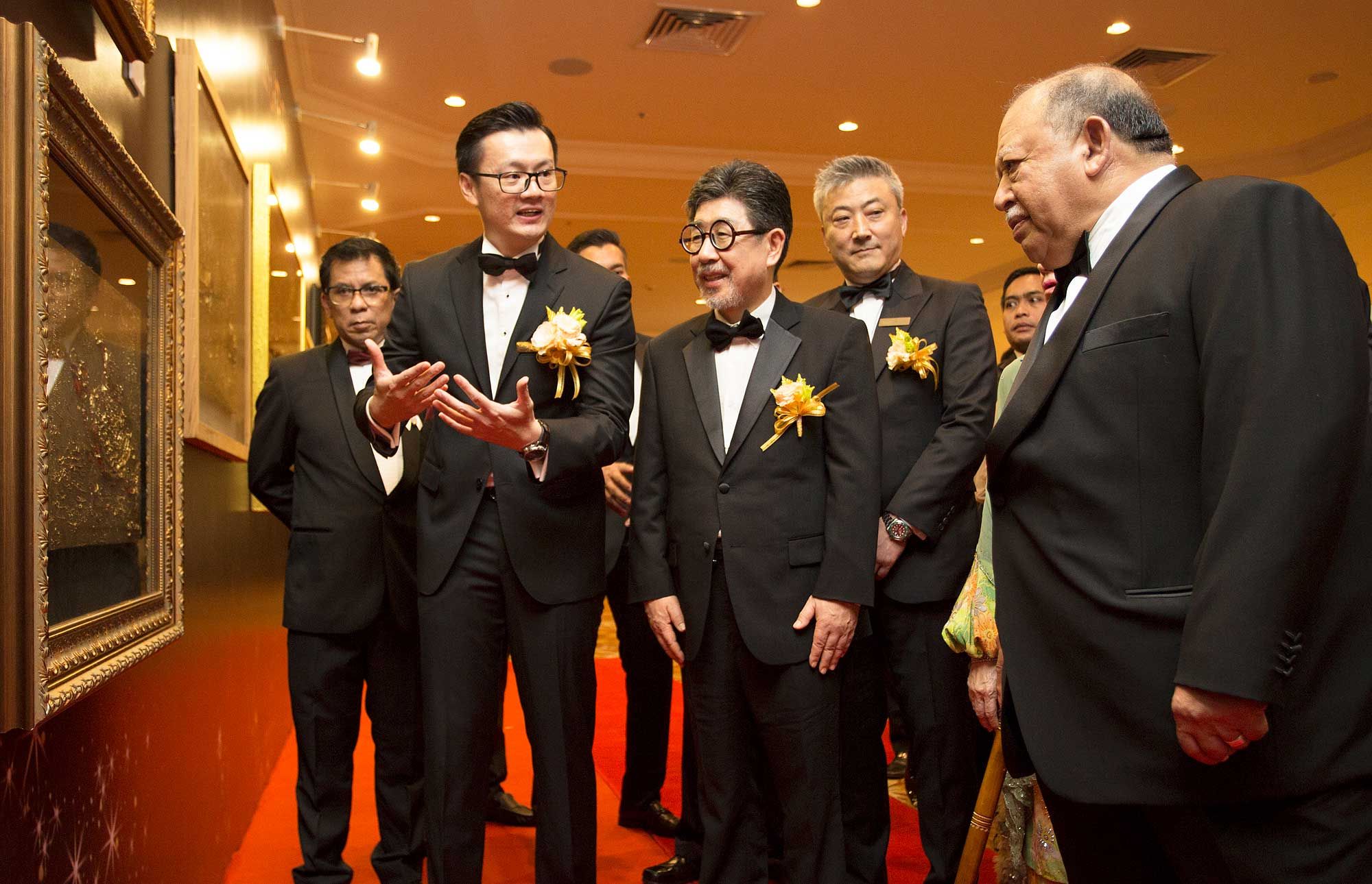 Michael Teh giving Tuanku Syed Sirajuddin a tour of the artworks