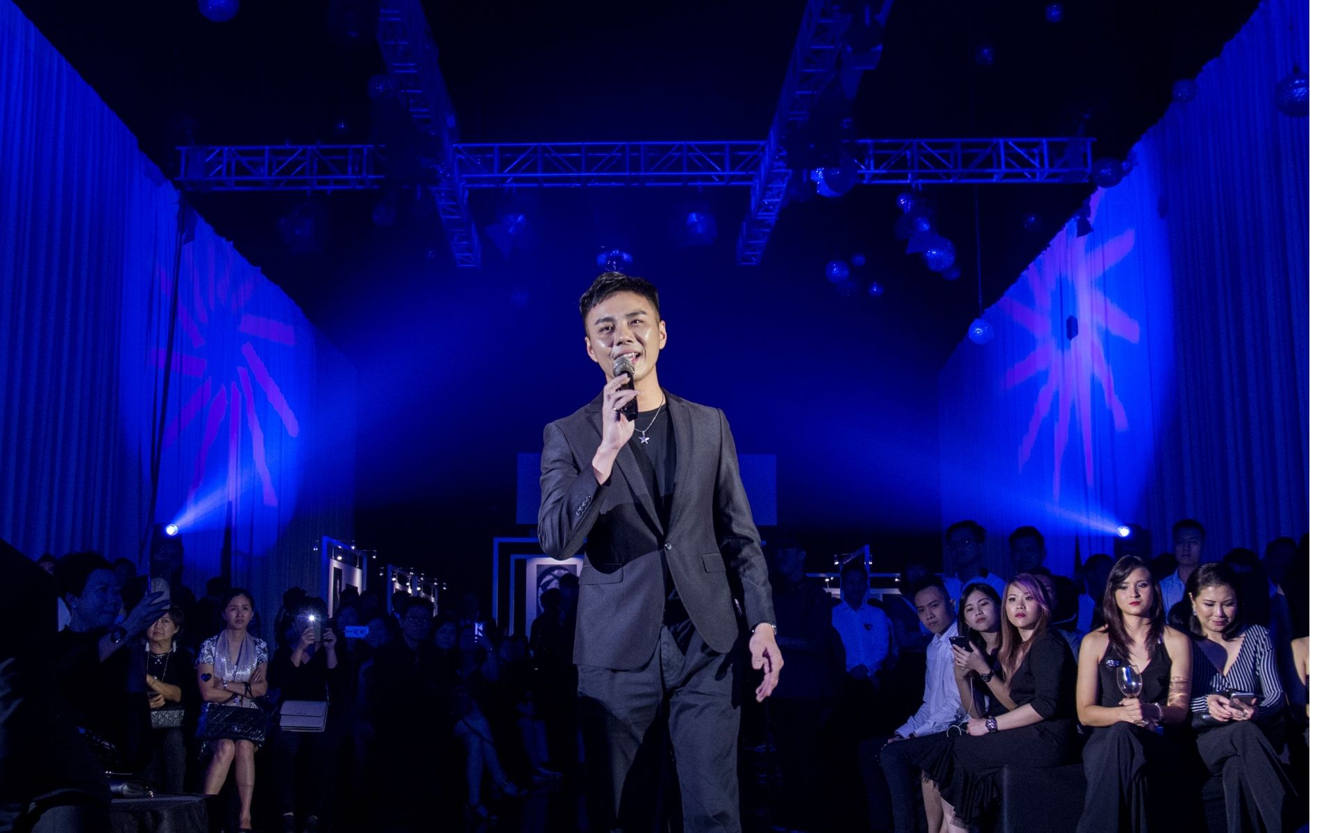 Kenny Low singing You Raise Me Up, enthralling the crowd