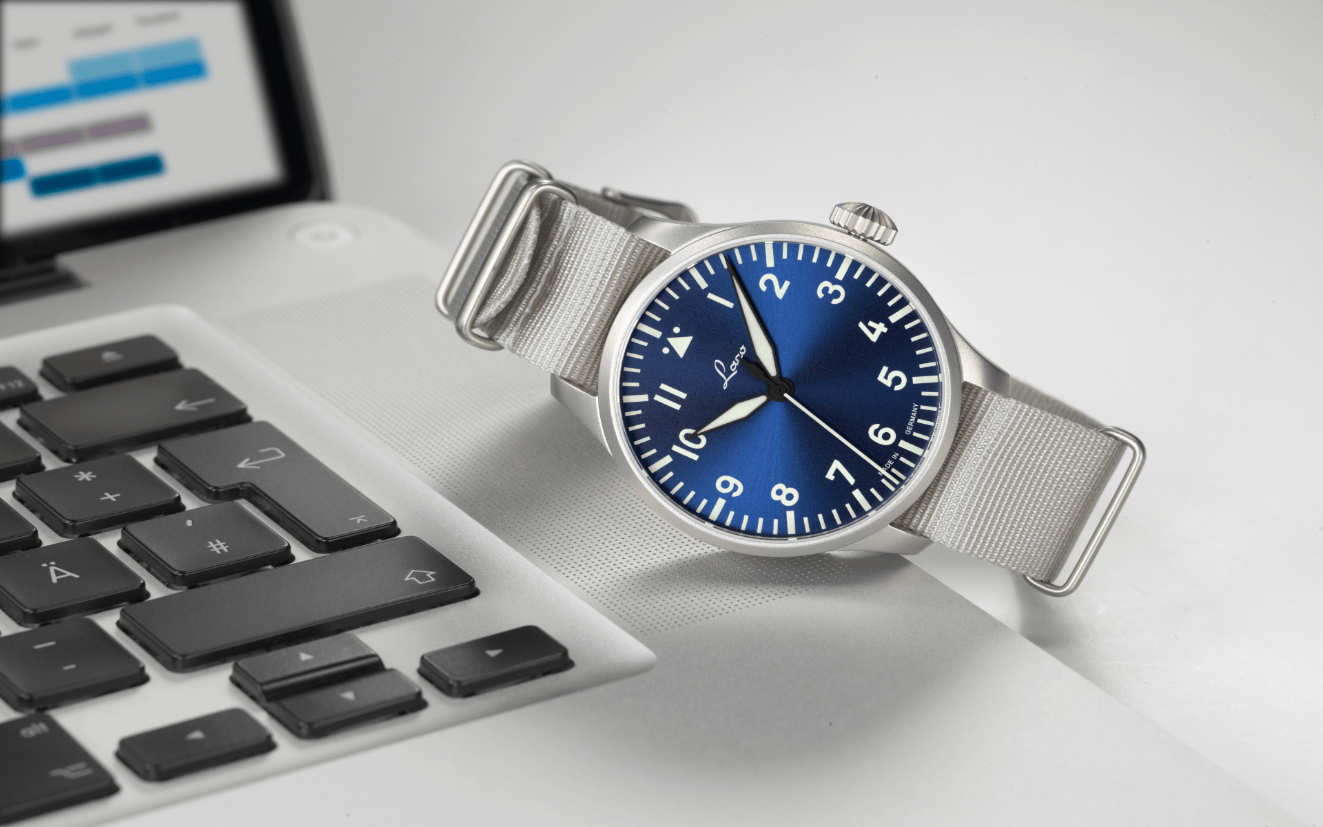 Laco Augsburg Blaue Stunde basic pilot watch (Photo: Red Army Watches)