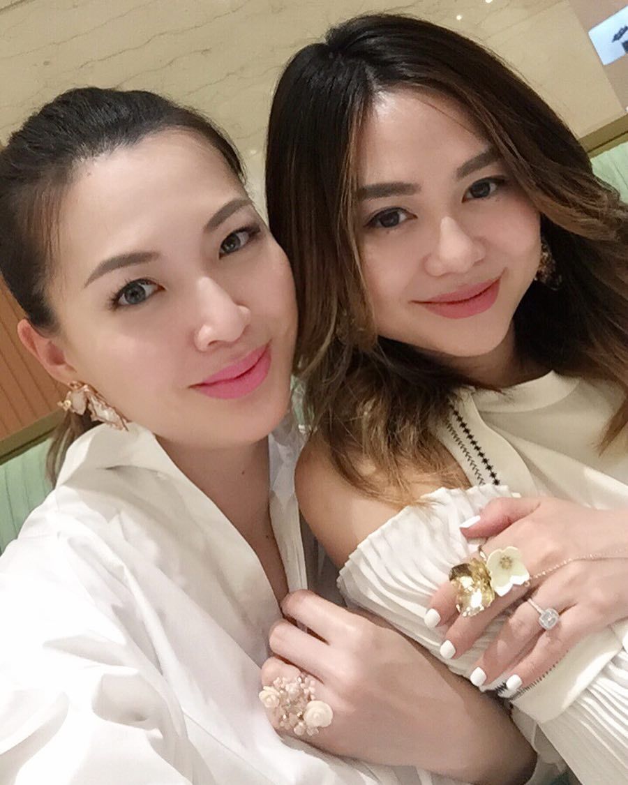 When 2 jewellery enthusiasts get together (Photo: @cherriejewelb3rry)