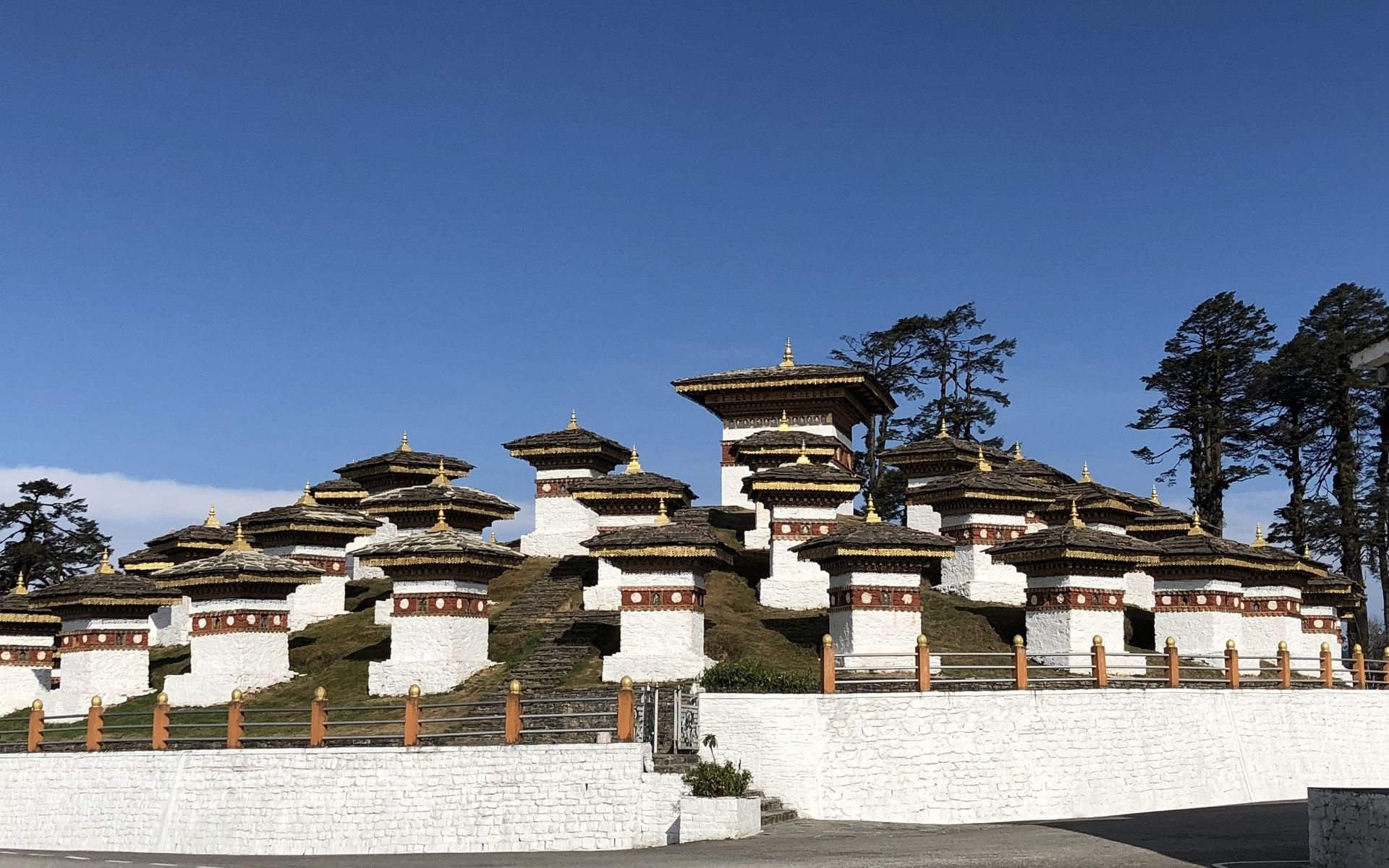 Druk Wangyal Chortens, 108 Stupa