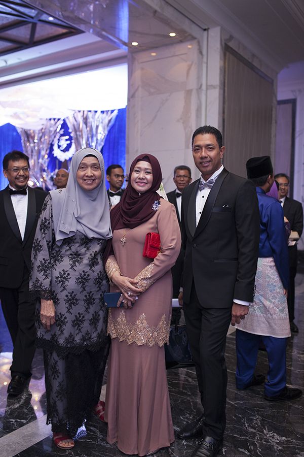 Bride’s grandmother Siti Aishah Ali, Datin Fairos Ishak and Faizul Mohd Farid