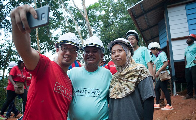 John-Son Oei takes a selfie with the new homeowners.