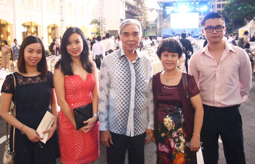 Loke Lai Mei, Loke Mun Wai, Loke Kwong Yuen, Yong Moi and Loke Chee Hing