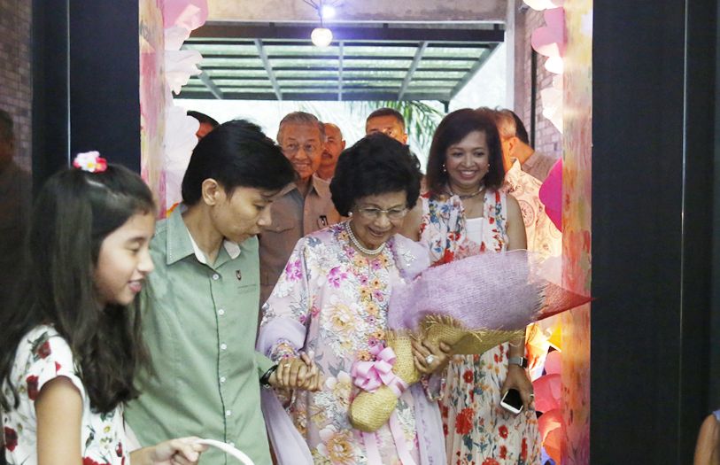 Tun Dr Siti Hasmah arriving at her birthday party