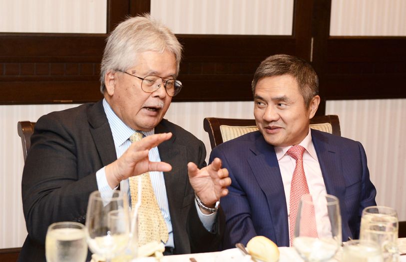 Royal Lake Club President Jon Azman and Wu Zheng Ping