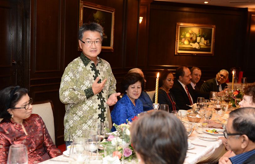 HE Joseph Y Yun giving a speech during dinner