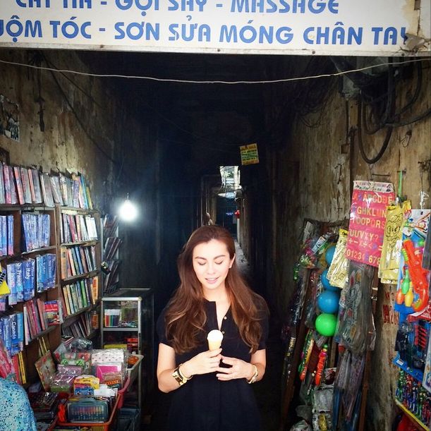 Datin Dian Lee explored Hanoi and chanced upon some delicious local coconut ice cream. (Photo: @dianlcl)