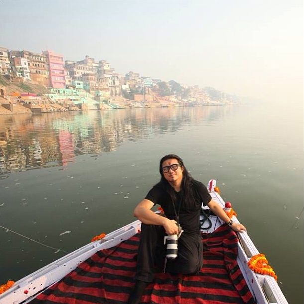 Zung took a sail downstream the holy Ganges River in India in-between photoshoots. (Photo: @zungninjaphotographer)