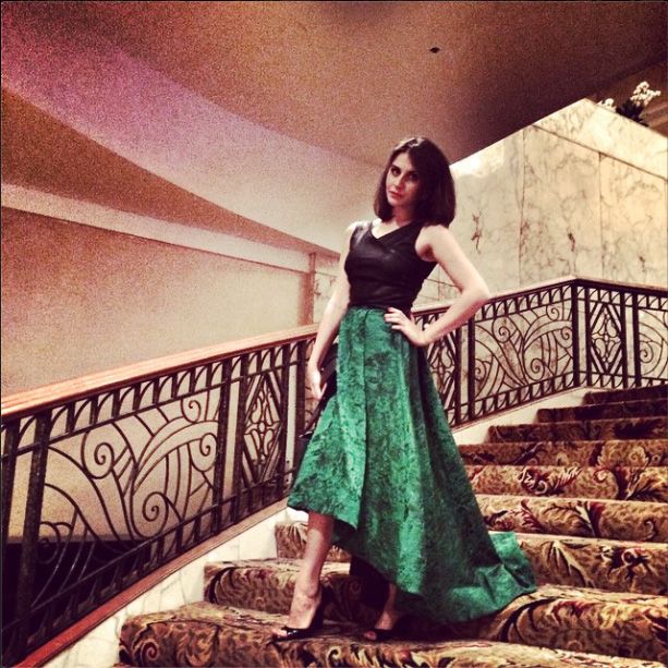 Elena Dolmatova made a grand entrance with her stunning Alice + Olivia dress. (Photo: @luckkkybabe)