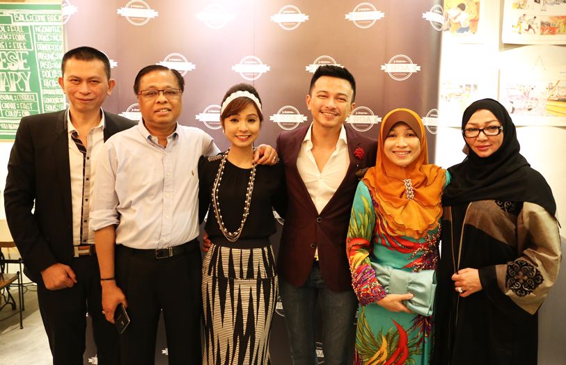 (L-R) Rey Mandagie, Dato Seri Ismail Sabri, Nina Ismail Sabri, Jovian Mandagie, Datin Seri Muhaini and Silvana Salim
