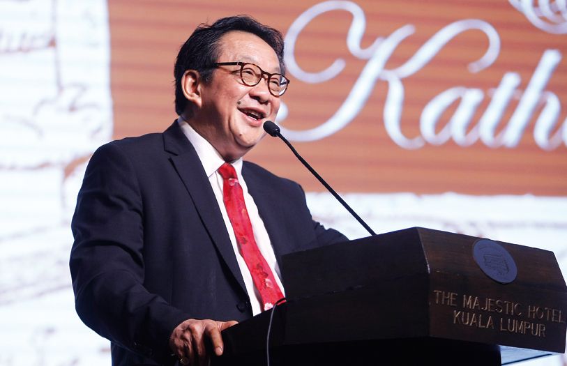 Tan Sri Francis Yeoh giving a heartfelt speech to the newly weds