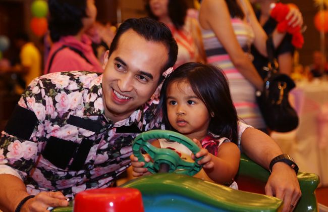 SM Nasarudin SM Nasimuddin with his daughter, Leia Rose