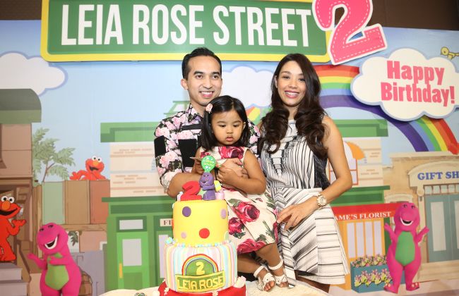The proud parents, SM Nasarudin SM Nasimuddin and Marion Caunter holding their daughter, Leia Rose for the cake cutting ceremony