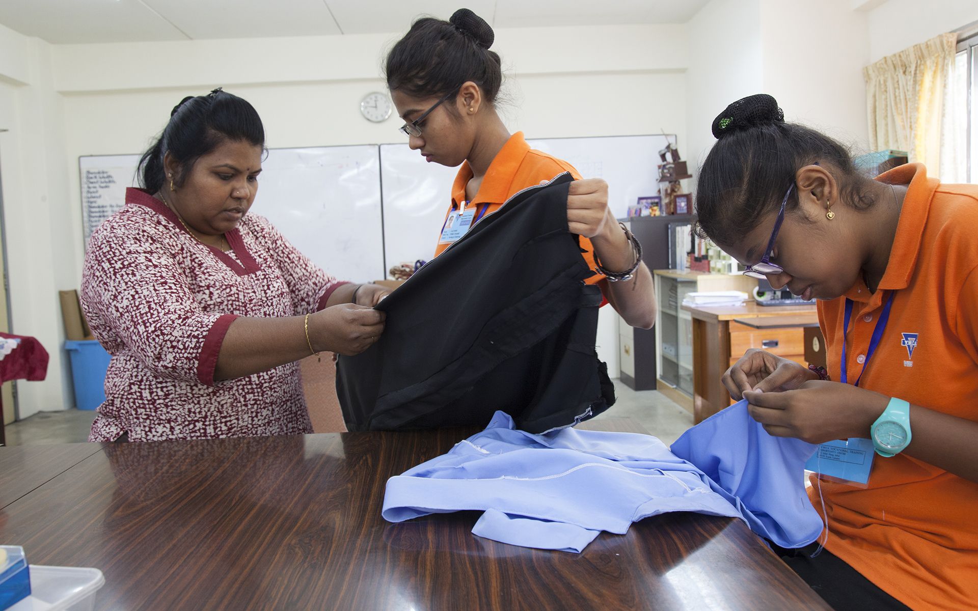 Sewing lessons in a tailoring class with Thanam