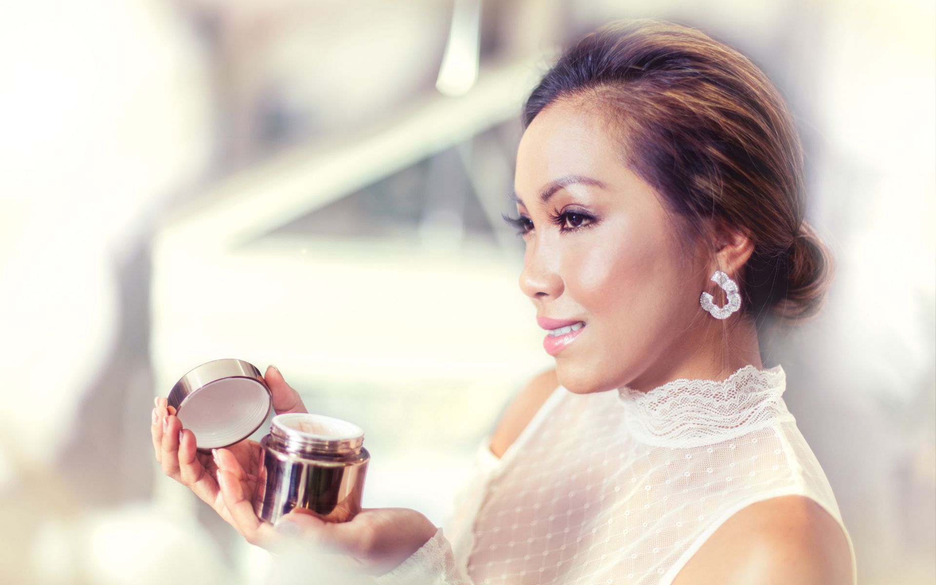 For Datin Azila, the Lancôme Absolue Soft Cream has provided her complexion with a glow she so desires