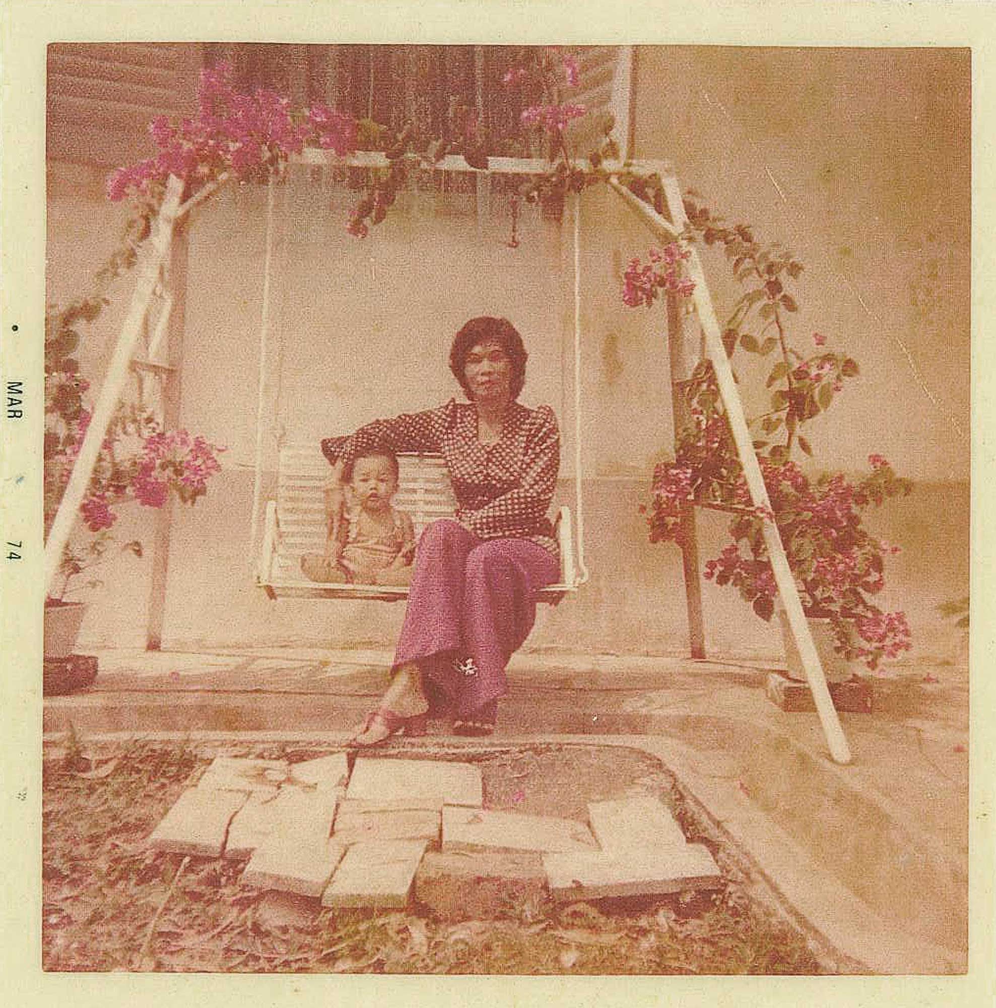 Growing up in a house filled with a family that  was truly in love with music makes it easy to believe that Syafinaz was simply born into it. “We’re either singing or dancing, my parents loved it,” said Syafinaz, before letting us in on the secret that her mother has a karaoke set, four speakers and 10 microphones at home, because she simply loved singing; and would reserve the best microphone for Syafinaz.