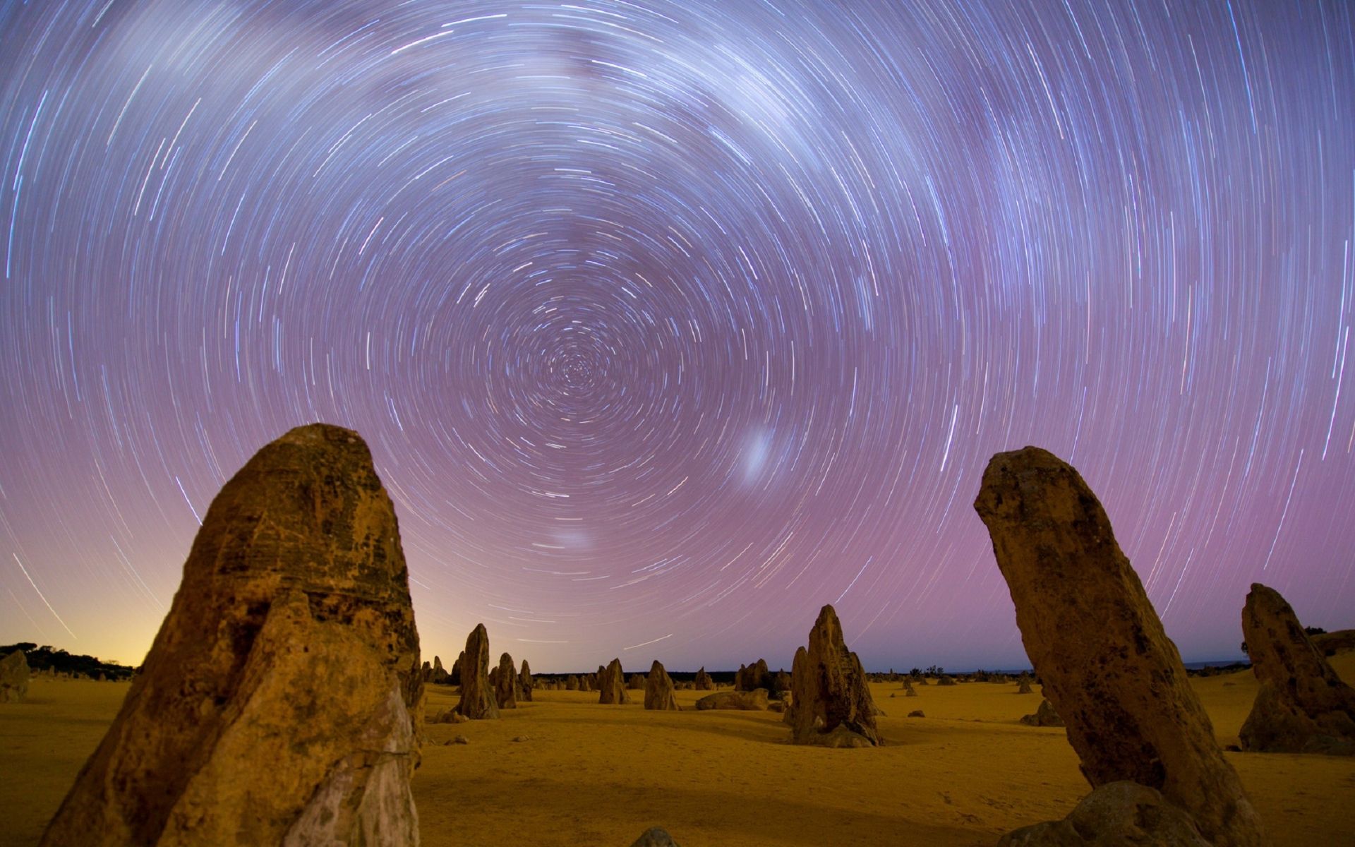 Pinnacle Desert Sunset and Evening Stargazing Day Tour from Perth. Here, there is no light pollution, and the sky of full stars is completely unobstructed. Photo: Courtesy of Klook.