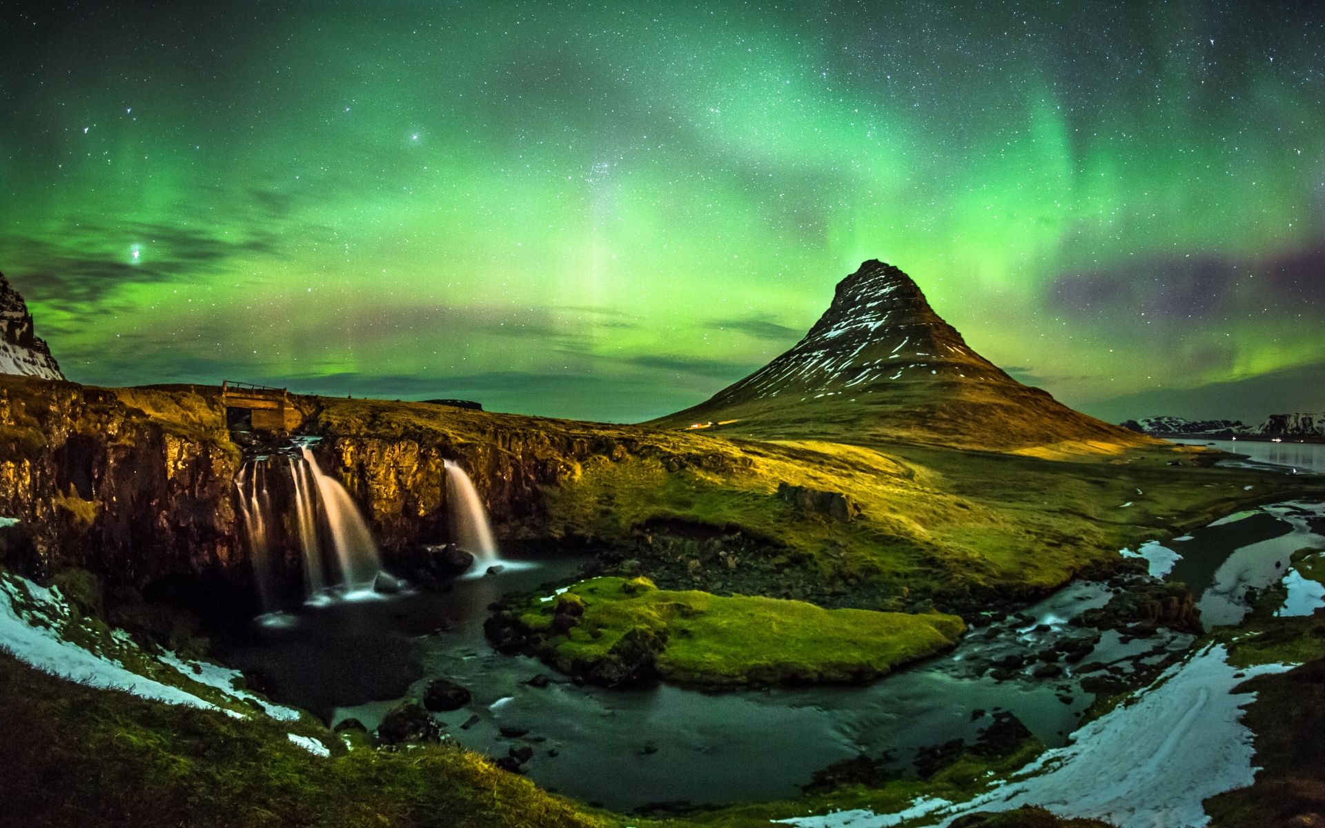 One must-do and must-tick off your bucket list is the Aurora Borealis. The Northern Lights and Stargazing Tour From Reykjavic is indeed a once-in-a-lifetime experience. Photo: Courtesy of Klook.