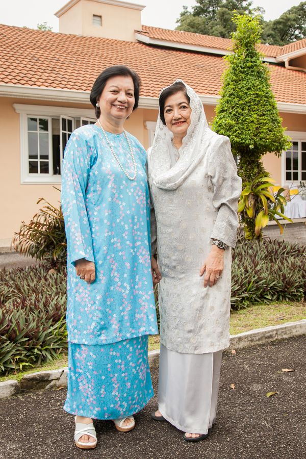 First Time Mum Che Puan Sarimah Ibrahim Marks Her Pregnancy With Adat Melenggang Perut Tatler Asia