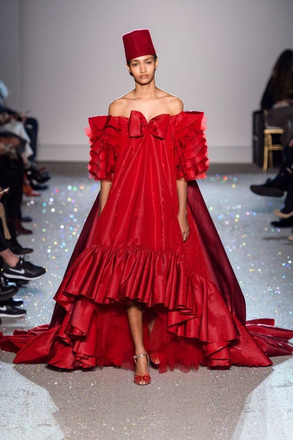 A long train gives drama to the couture of the maison while the fez hat is influenced by the diverse '80s fashion (Photo credit: Giambattista Valli)