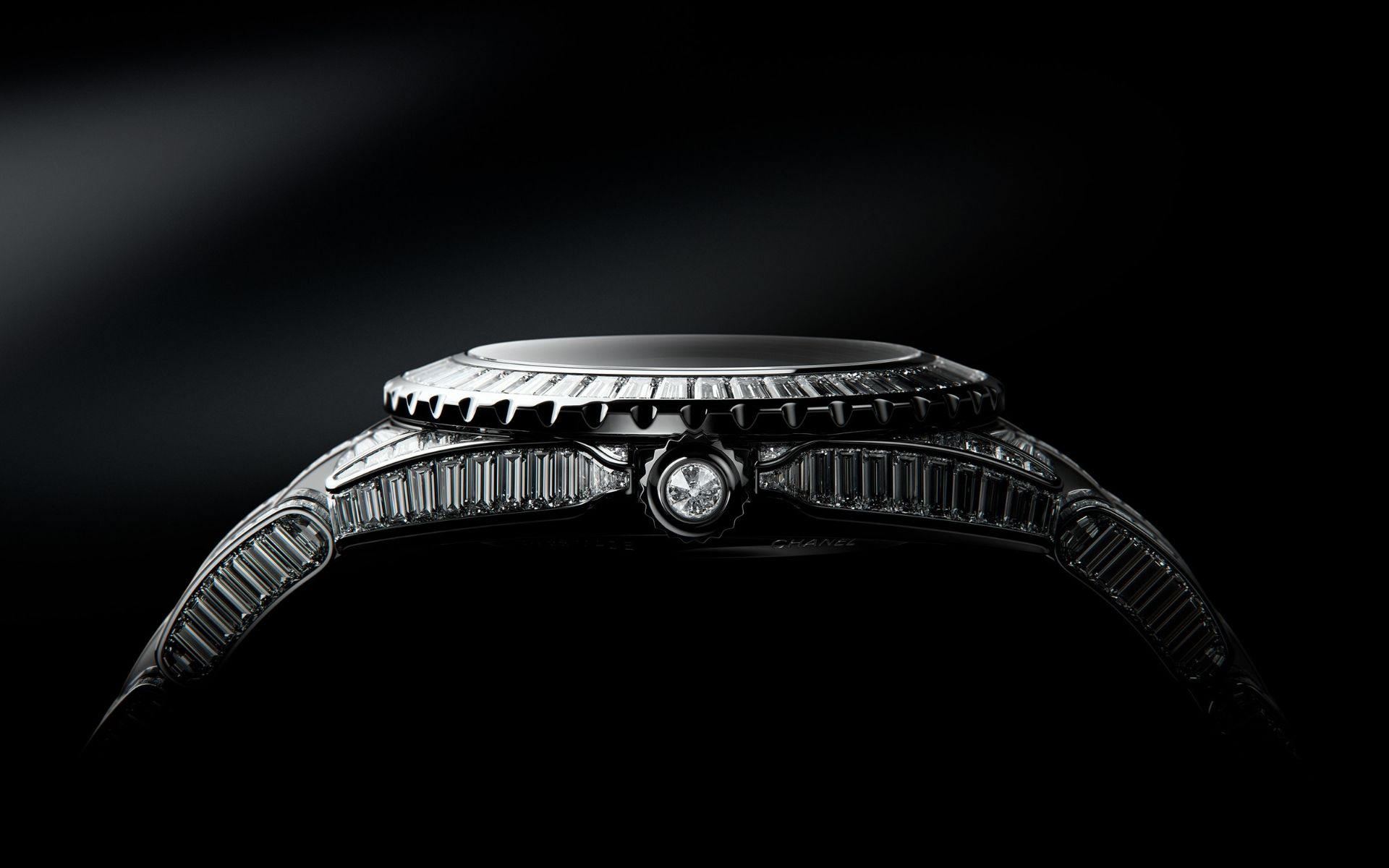 A unique piece entirely in baguette diamonds