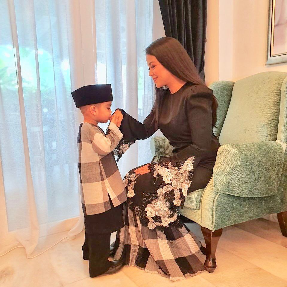 How fast they grow! Muhaini Mahmud tenderly accepts her son Mateen’s salam on the first morning of Raya. (Photo credit: @muimahmud / Instagram)