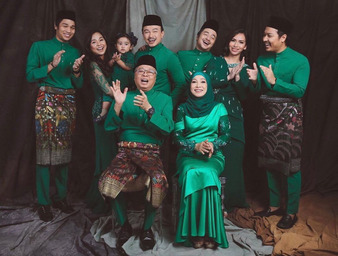 Big grins are the best accessory to this vivid green: Datin Nina Ismail Sabri and family are all on the same page, decked out in Jovian Mandagie designs. (Photo credit: @ninaismailsabri / Instagram)