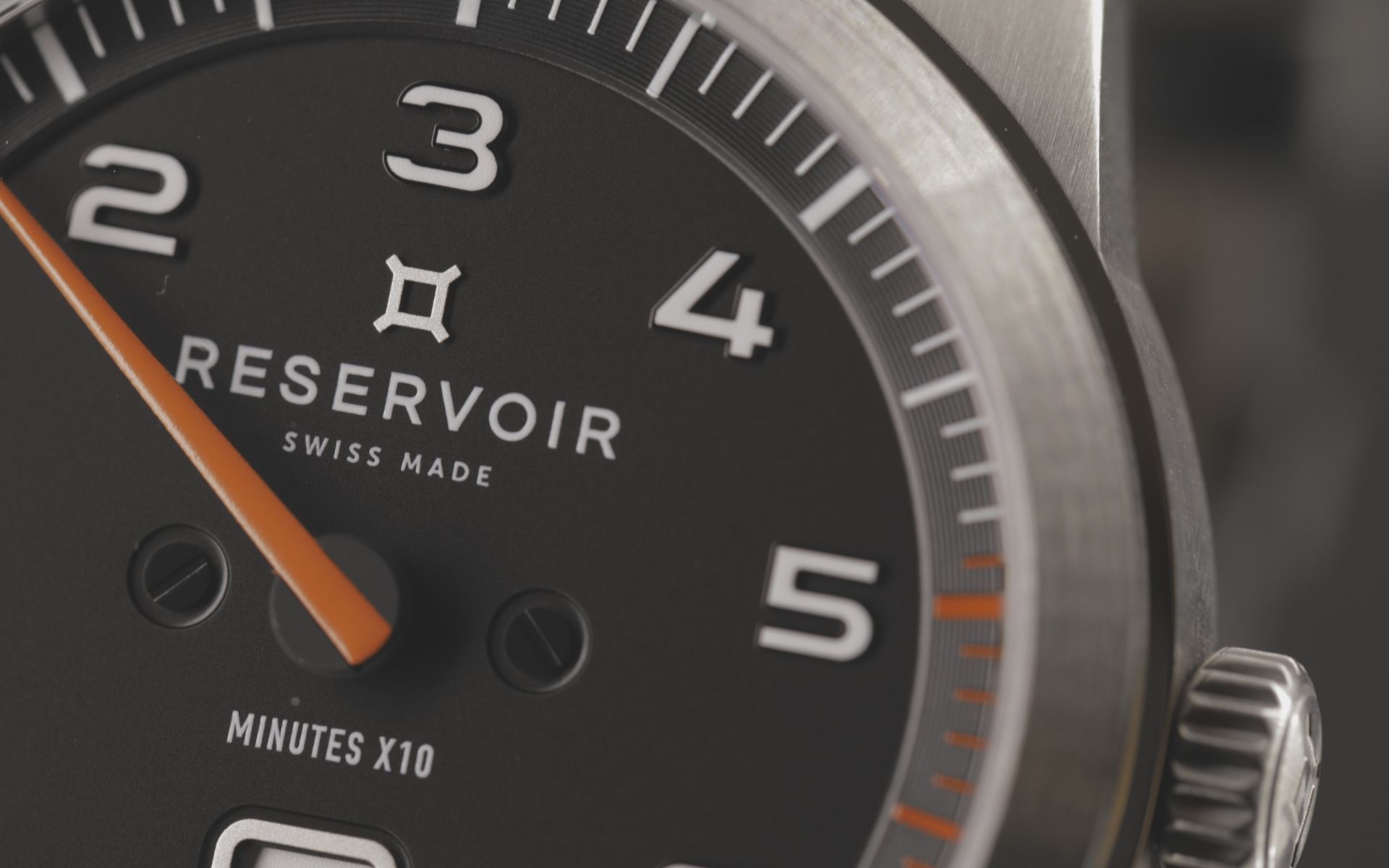 Close-up of the retrograde minute