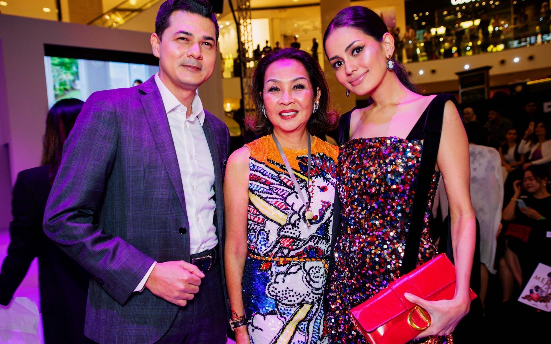 Uxlayotgan qizlar bilan jinsiy aloqani tomosha qiling