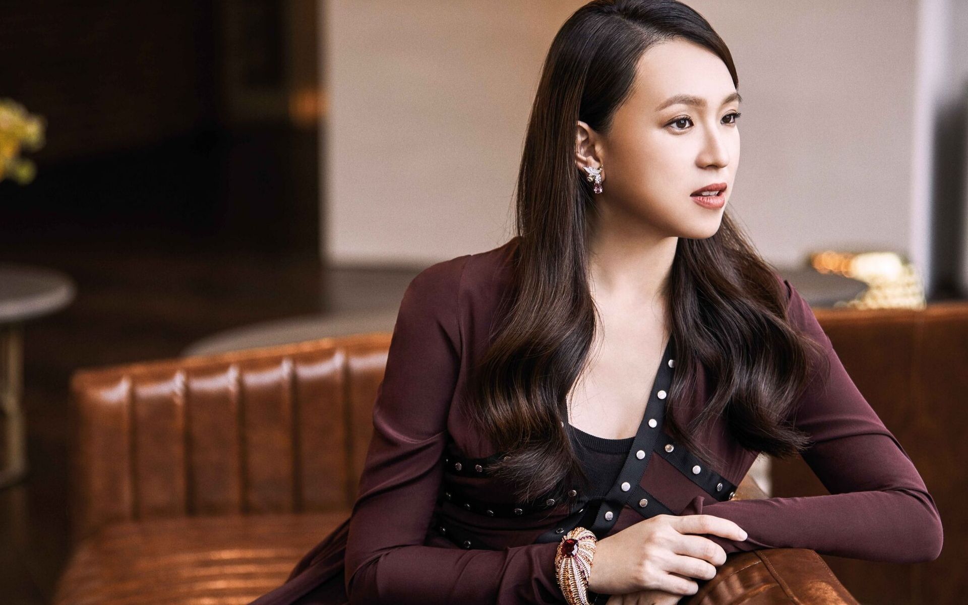 Melissa is wearing a Longchamp outfit with Tiffany & Co’s Schlumberger Morganite Potager earrings and Tricot bracelet