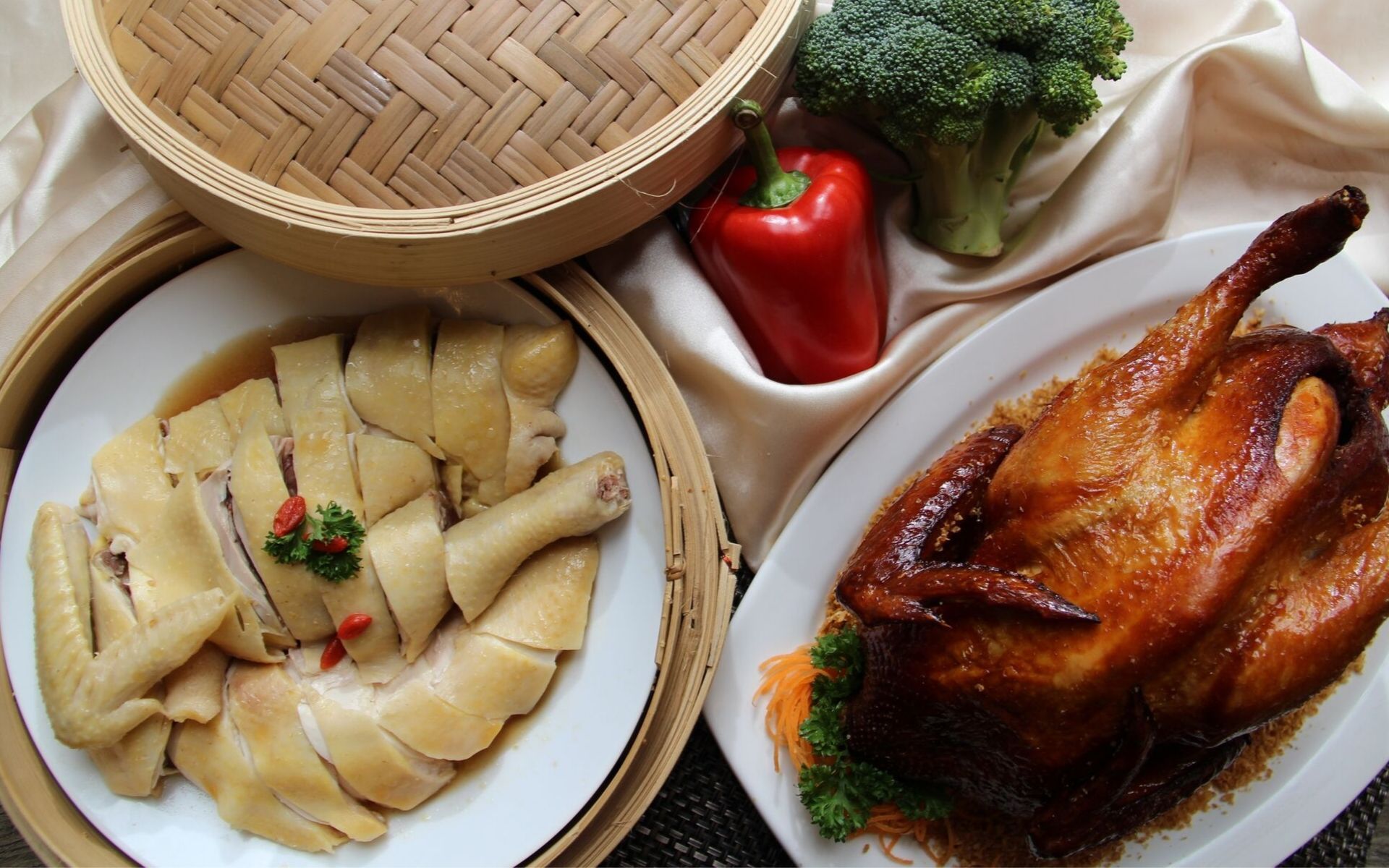 Organic village chicken at Zuan Yuan restaurant. (Photo: Courtesy of One World Hotel)